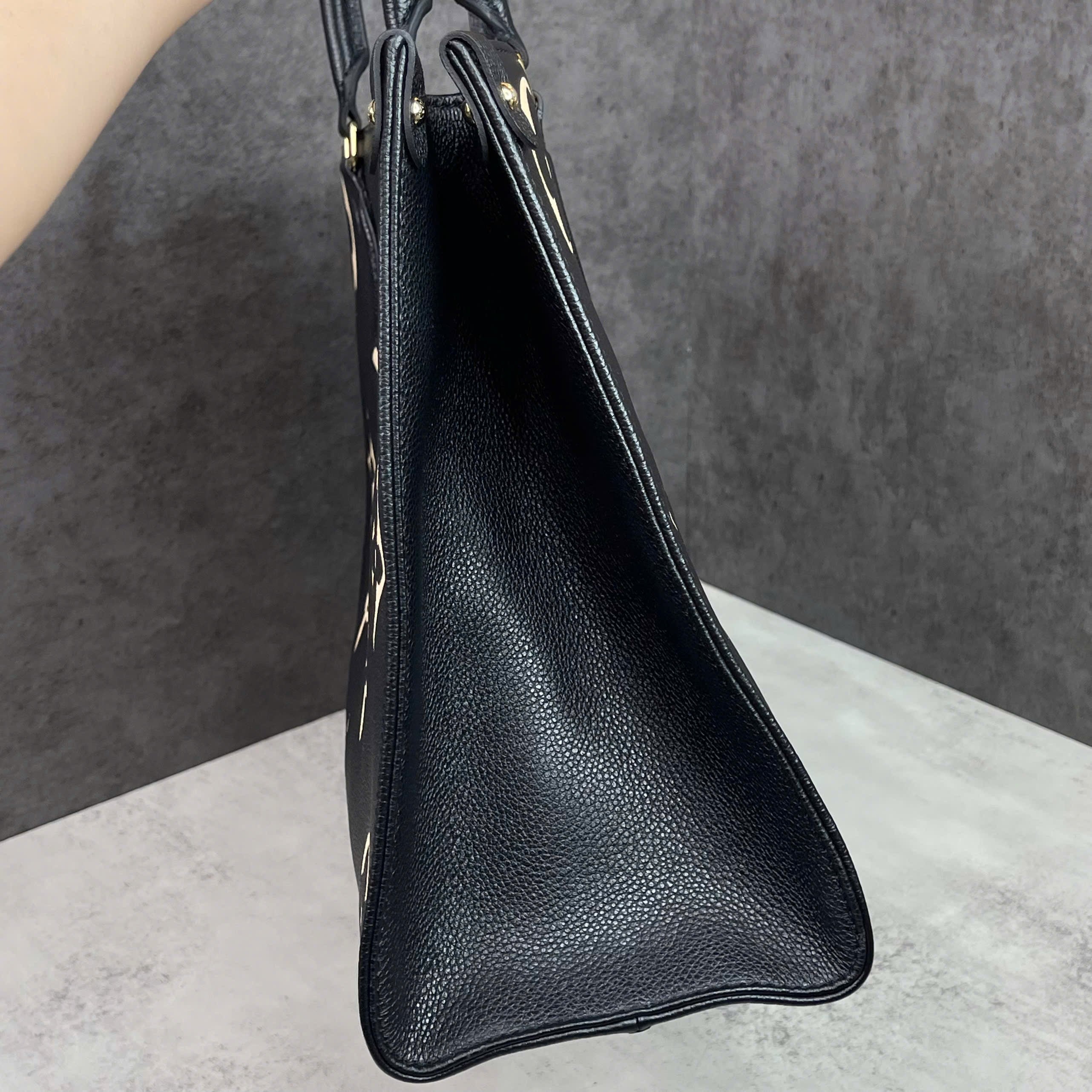 Louis Vuitton OnTheGo MM Giant Monogram Leather Màu Đen