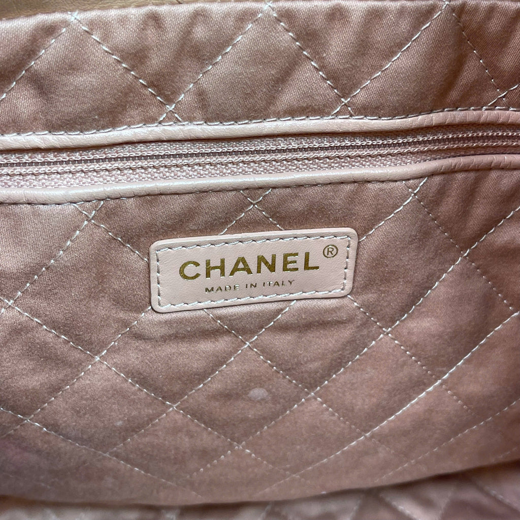 Chanel Hobo Quilted Leather Logo Màu Nude (không có cluth)