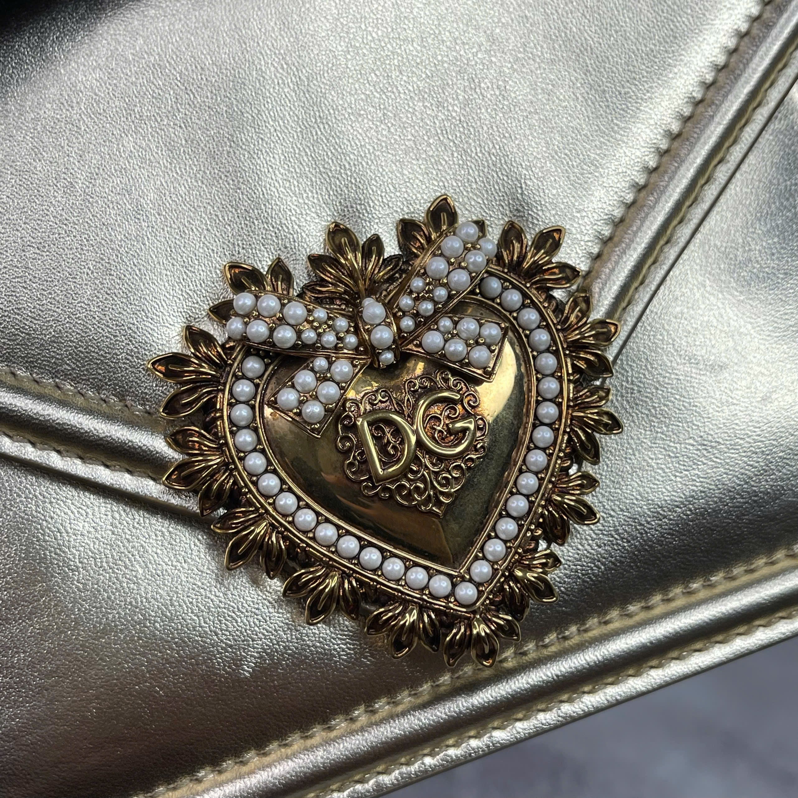 Dolce & Gabbana Devotion Metallic Leather Top Handle Bag Màu Gold