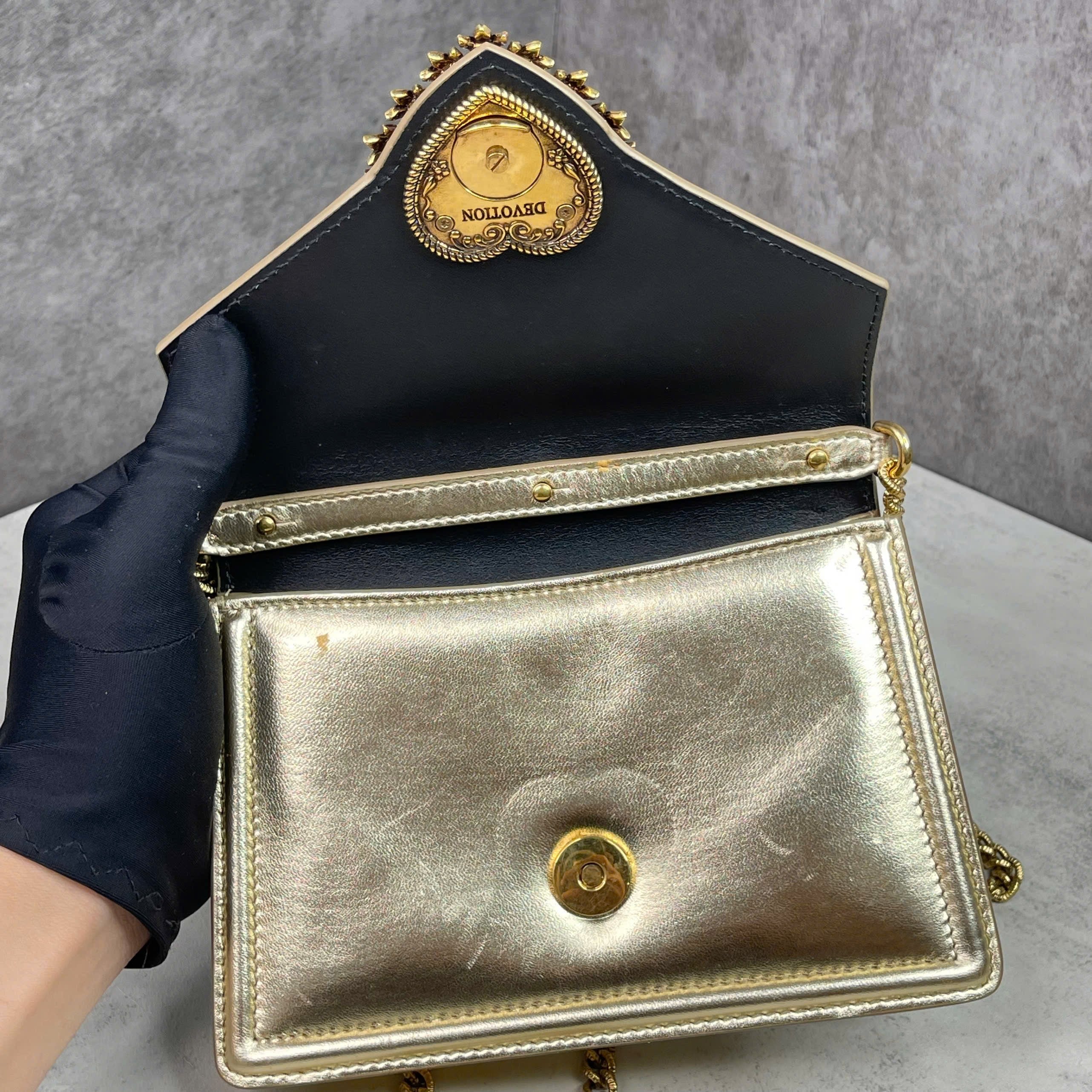 Dolce & Gabbana Devotion Metallic Leather Top Handle Bag Màu Gold