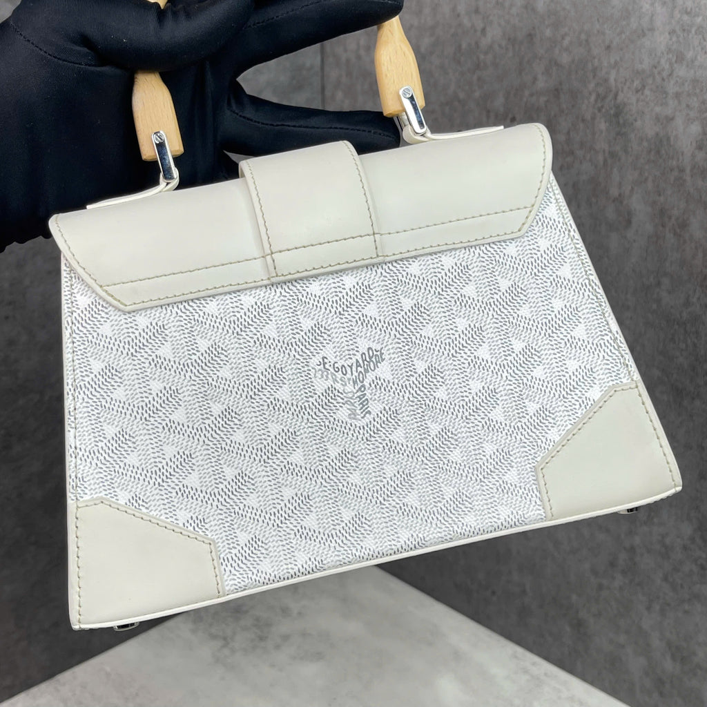 Goyard Saigon PM Goyardine Canvas Màu Trắng – Tay Cầm Gỗ