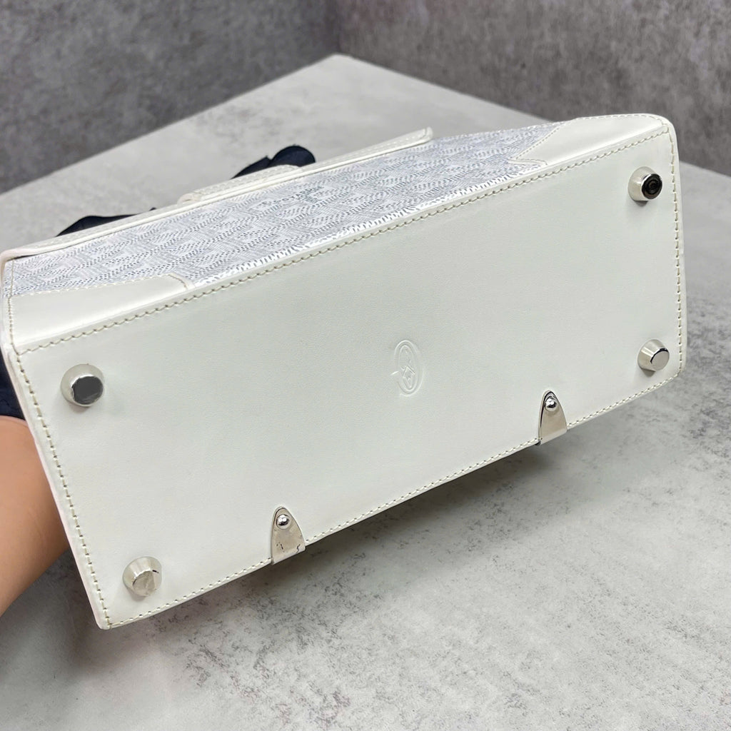 Goyard Saigon PM Goyardine Canvas Màu Trắng – Tay Cầm Gỗ