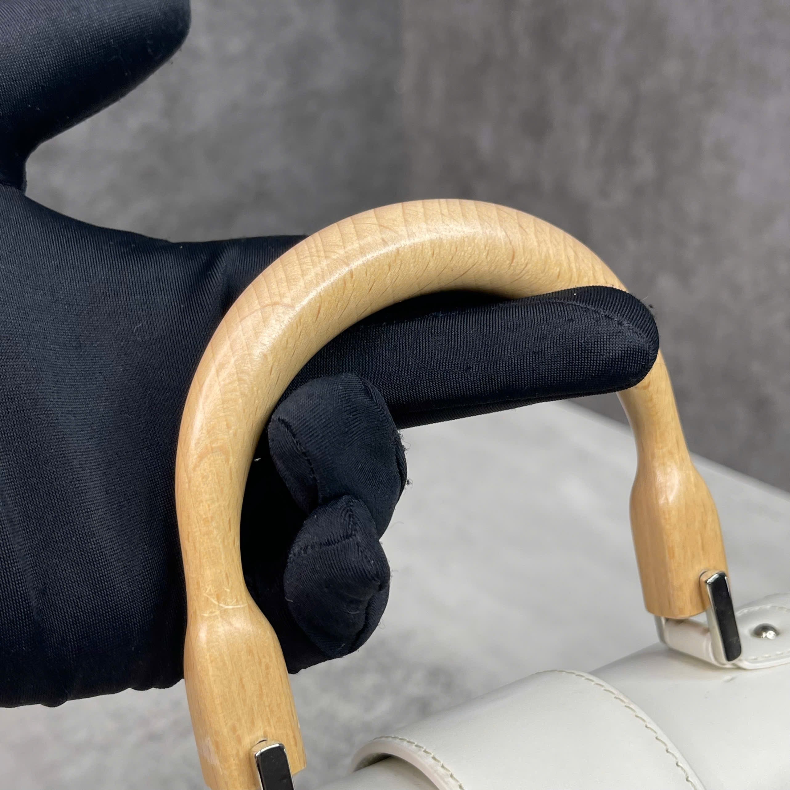 Goyard Saigon PM Goyardine Canvas Màu Trắng – Tay Cầm Gỗ