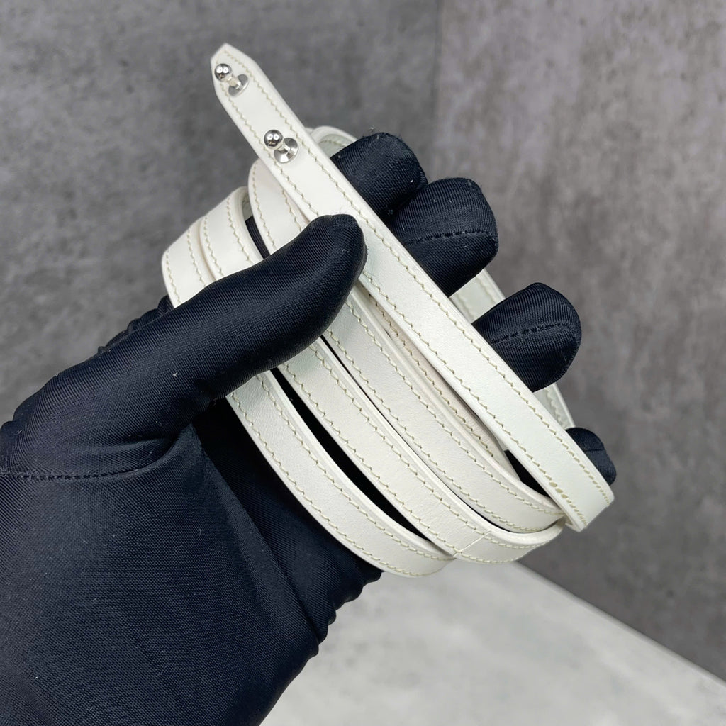 Goyard Saigon PM Goyardine Canvas Màu Trắng – Tay Cầm Gỗ