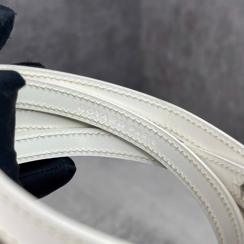 Goyard Saigon PM Goyardine Canvas Màu Trắng – Tay Cầm Gỗ