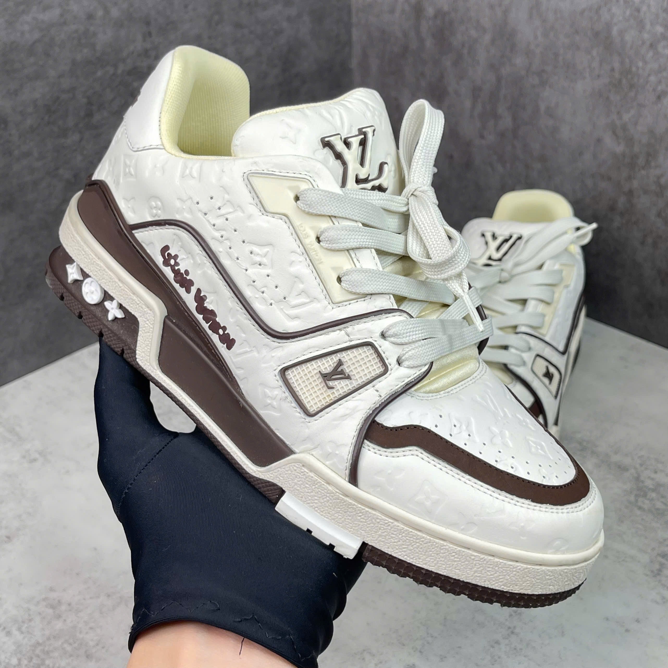 Giày Louis Vuitton LV Trainer Low Top Monogram Embossed Leather Màu Trắng Nâu size 36