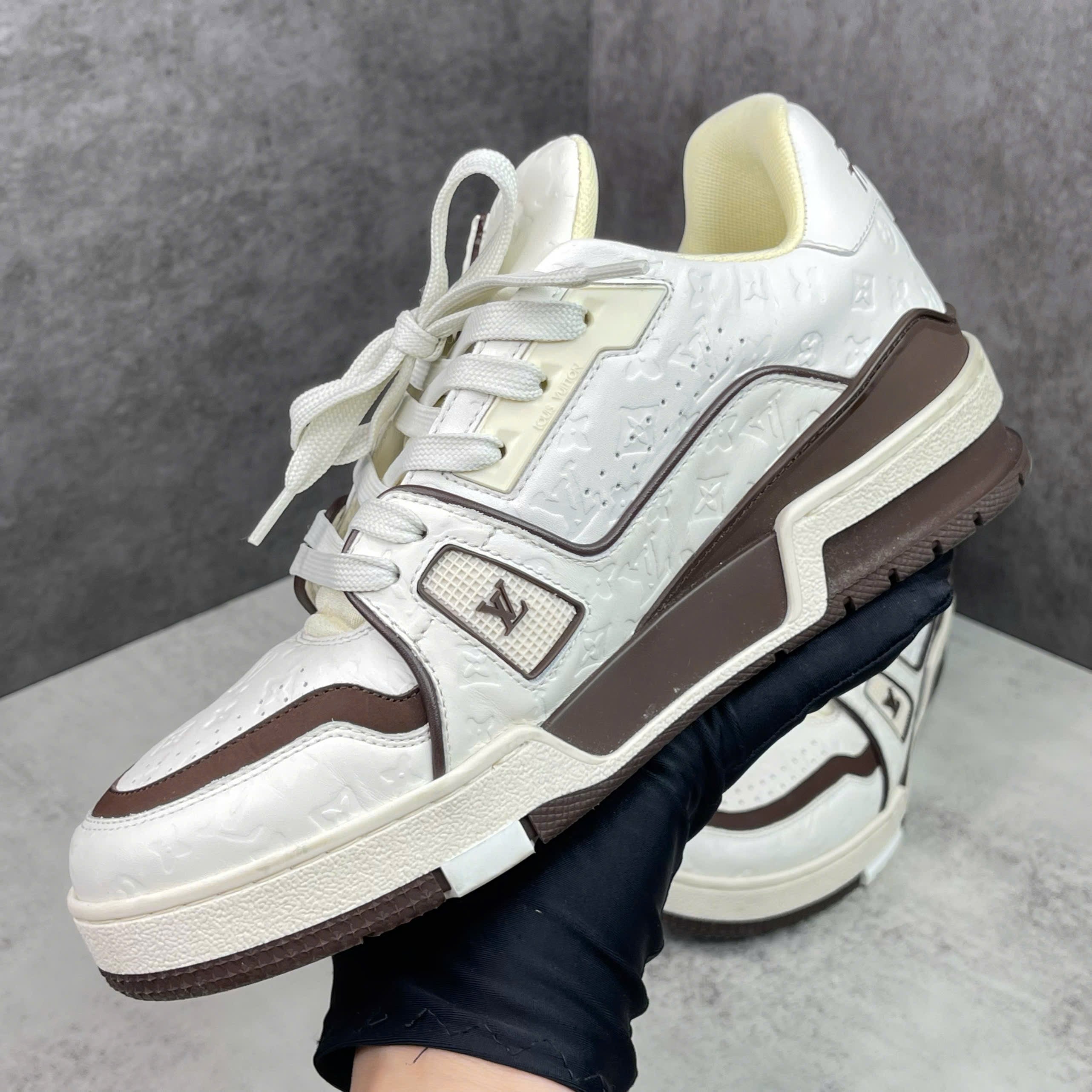 Giày Louis Vuitton LV Trainer Low Top Monogram Embossed Leather Màu Trắng Nâu size 36