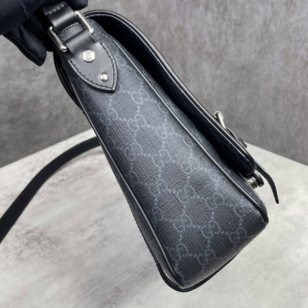 Gucci GG Supreme Messenger Bag màu xám đen