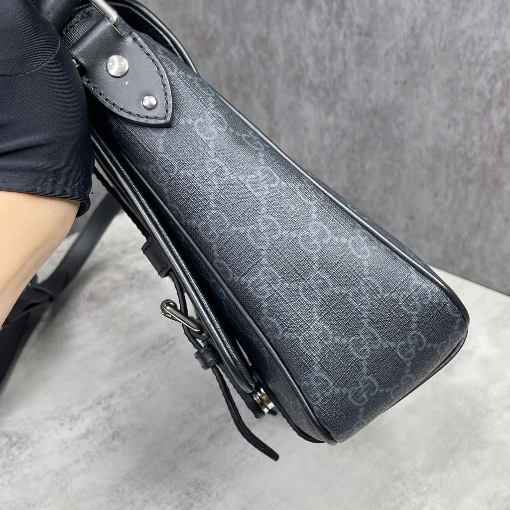 Gucci GG Supreme Messenger Bag màu xám đen