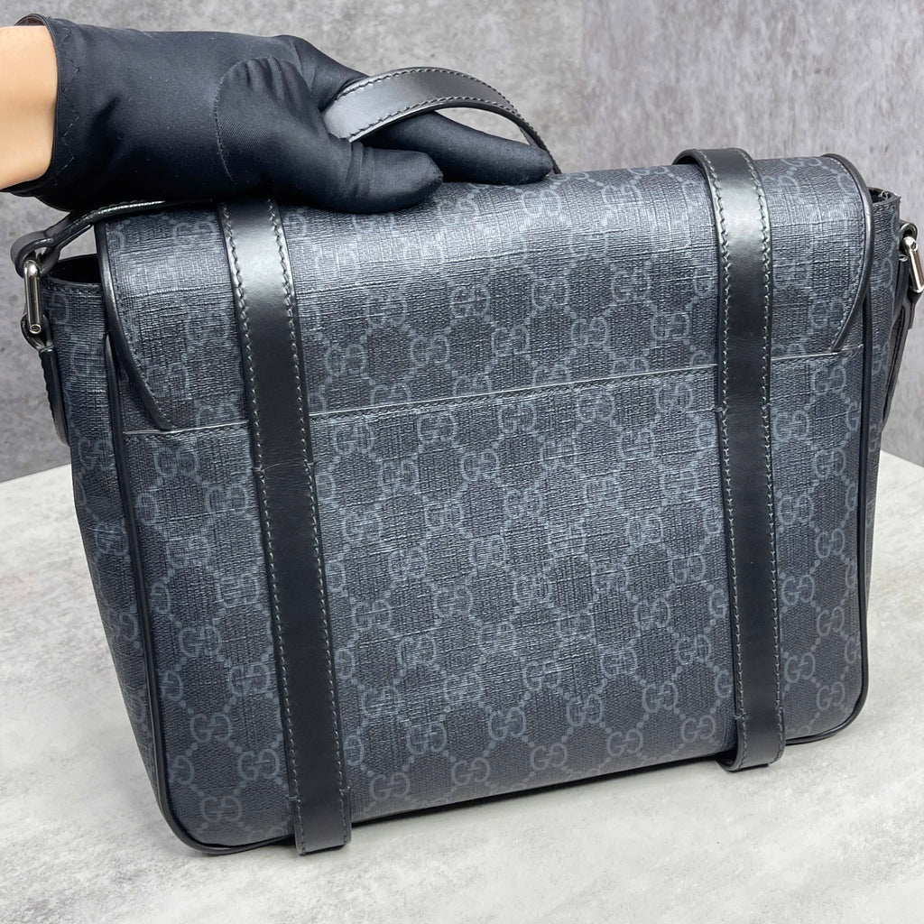 Gucci GG Supreme Messenger Bag màu xám đen