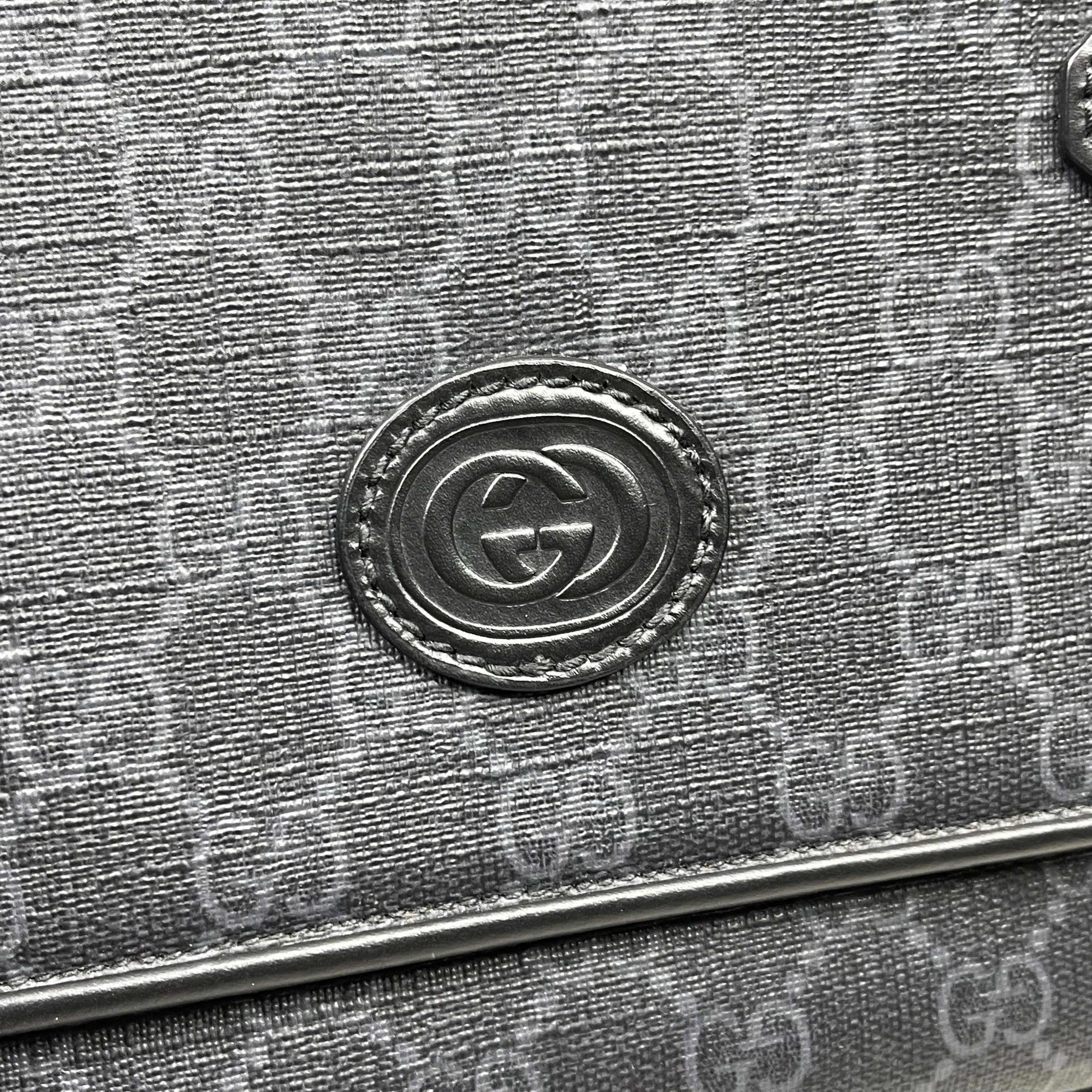 Gucci GG Supreme Messenger Bag màu xám đen