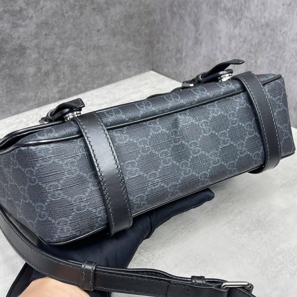Gucci GG Supreme Messenger Bag màu xám đen