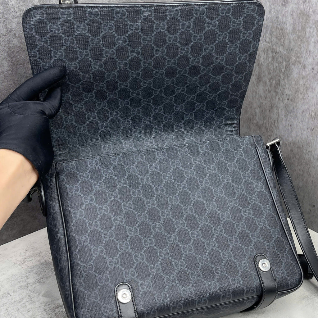 Gucci GG Supreme Messenger Bag màu xám đen