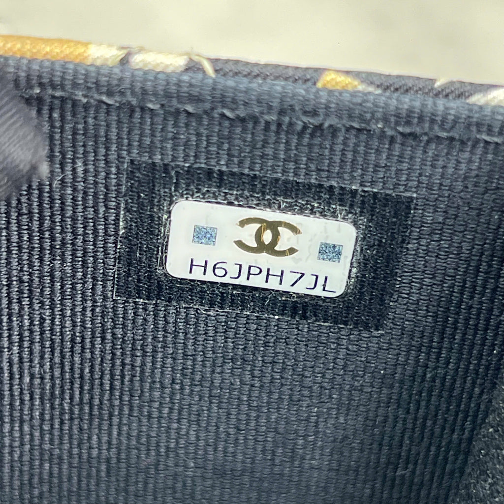 Chanel mini flap bag code chip họa tiết graphic màu đen – vàng