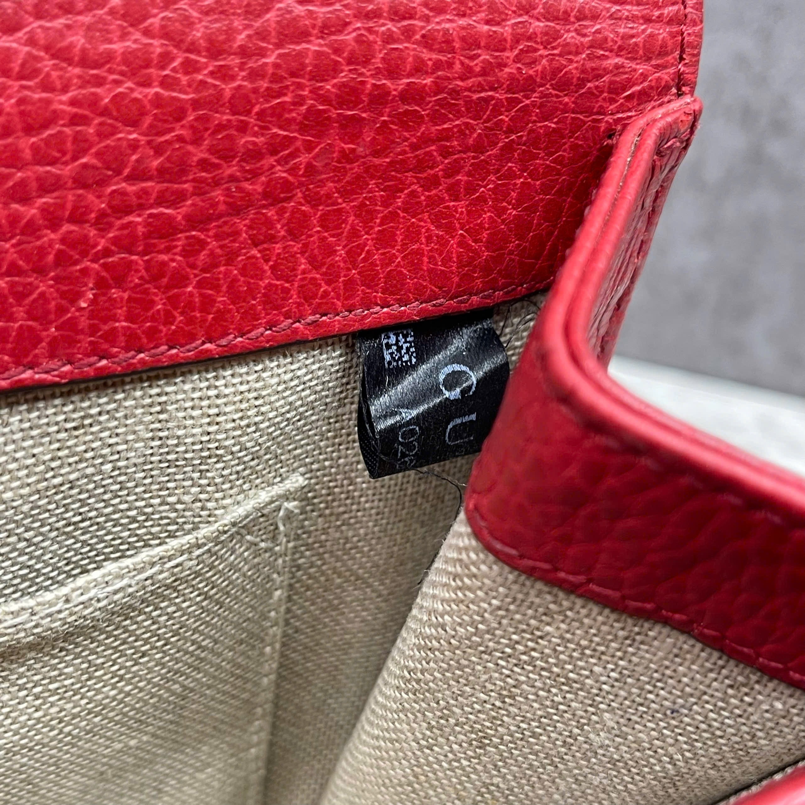 Gucci GG Marmont Small Shoulder Bag da calfskin màu đỏ