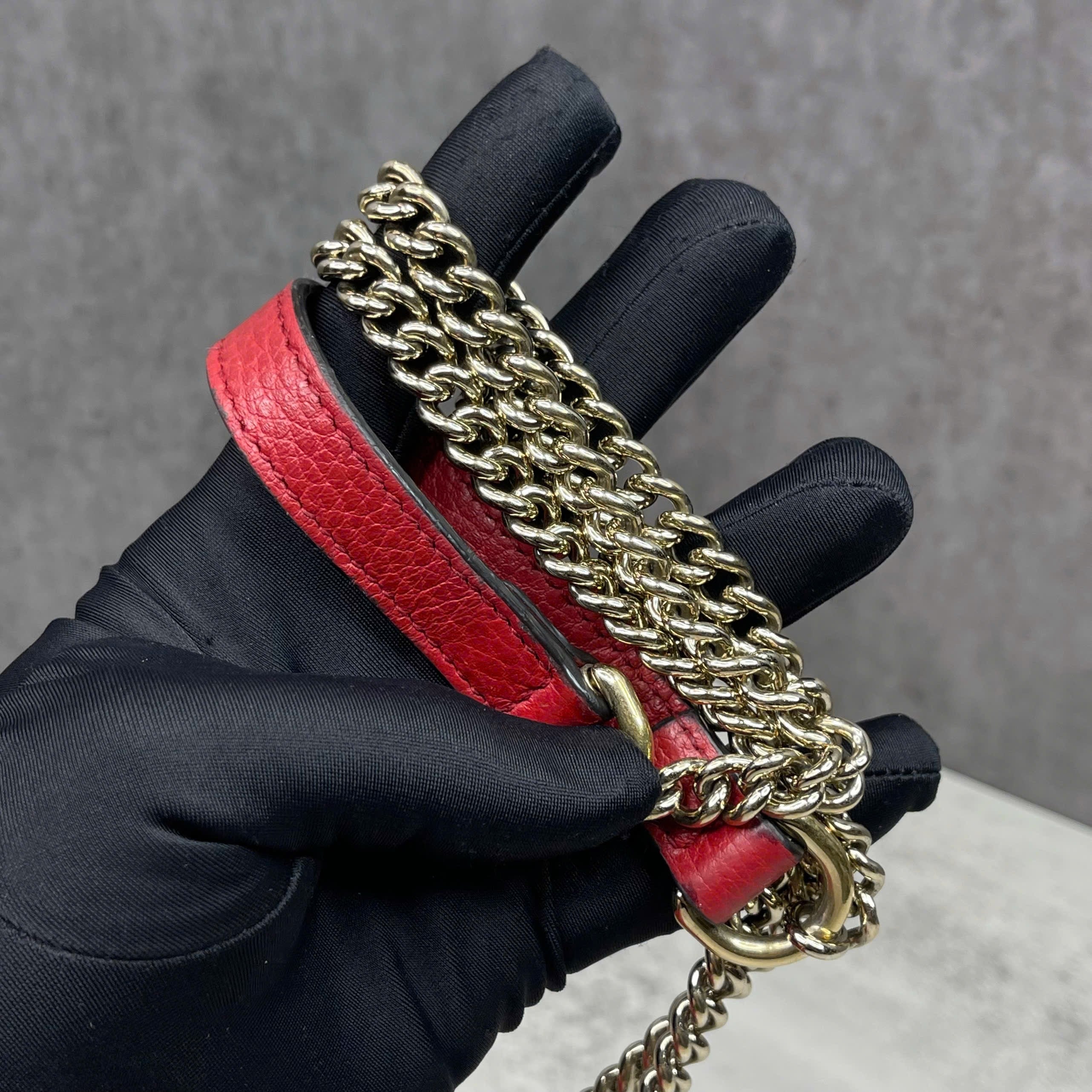 Gucci GG Marmont Small Shoulder Bag da calfskin màu đỏ