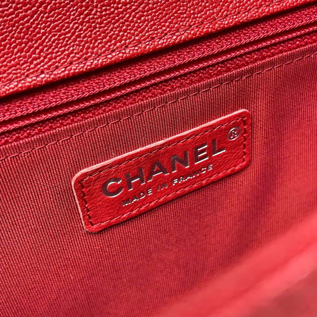 Chanel Boy da caviar màu đỏ khóa bạc