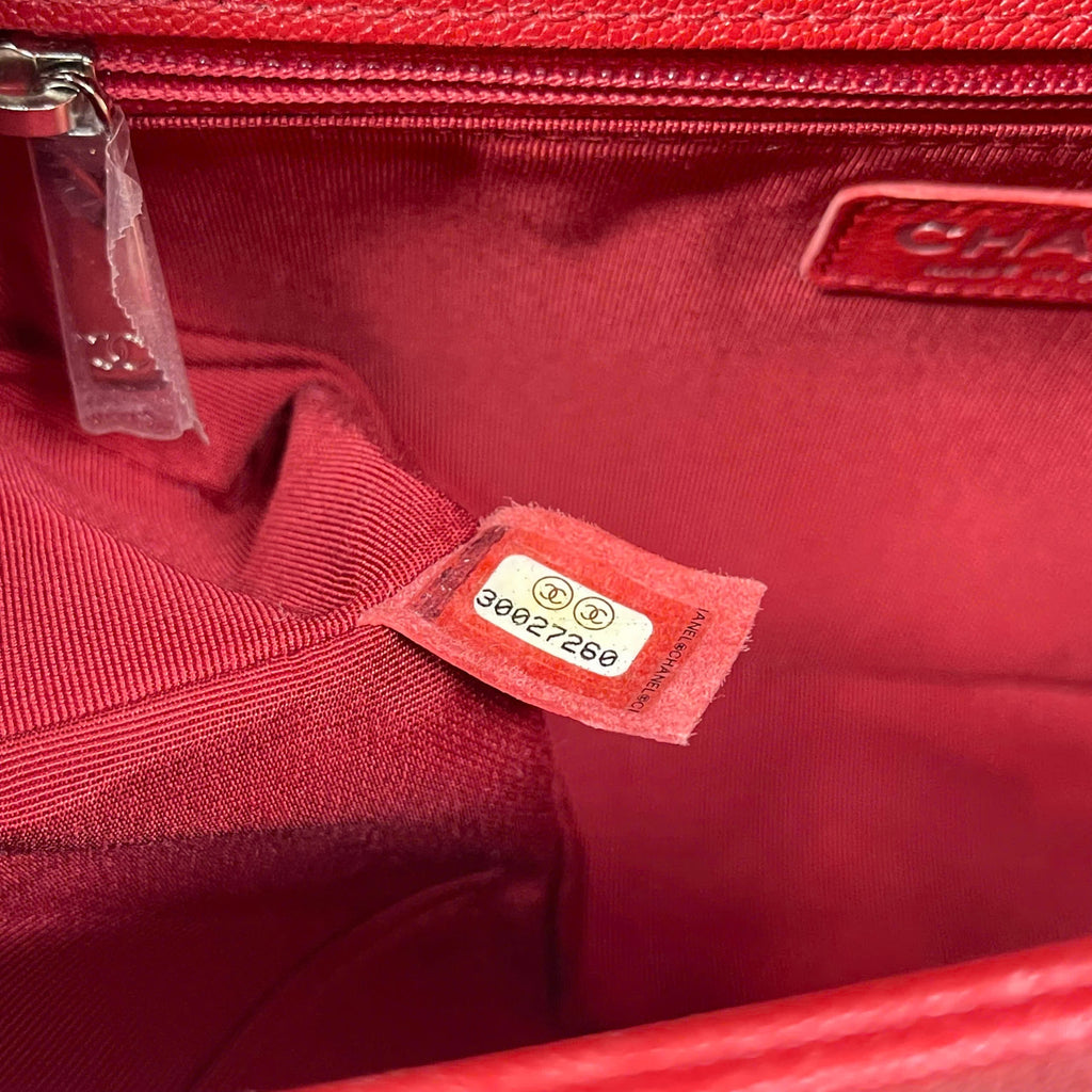 Chanel Boy da caviar màu đỏ khóa bạc