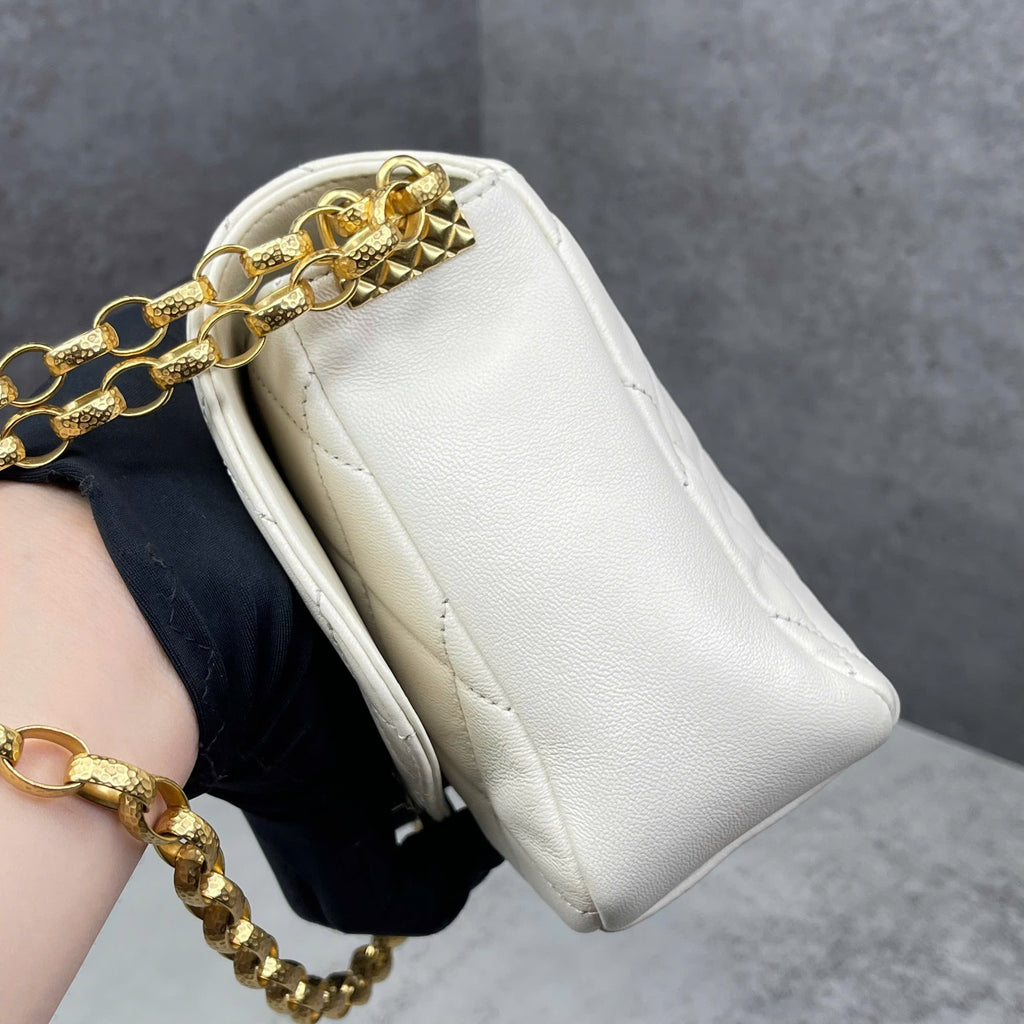 Chanel Classic Flap mini da lambskin màu trắng