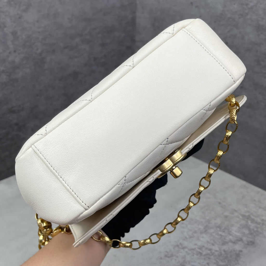 Chanel Classic Flap mini da lambskin màu trắng