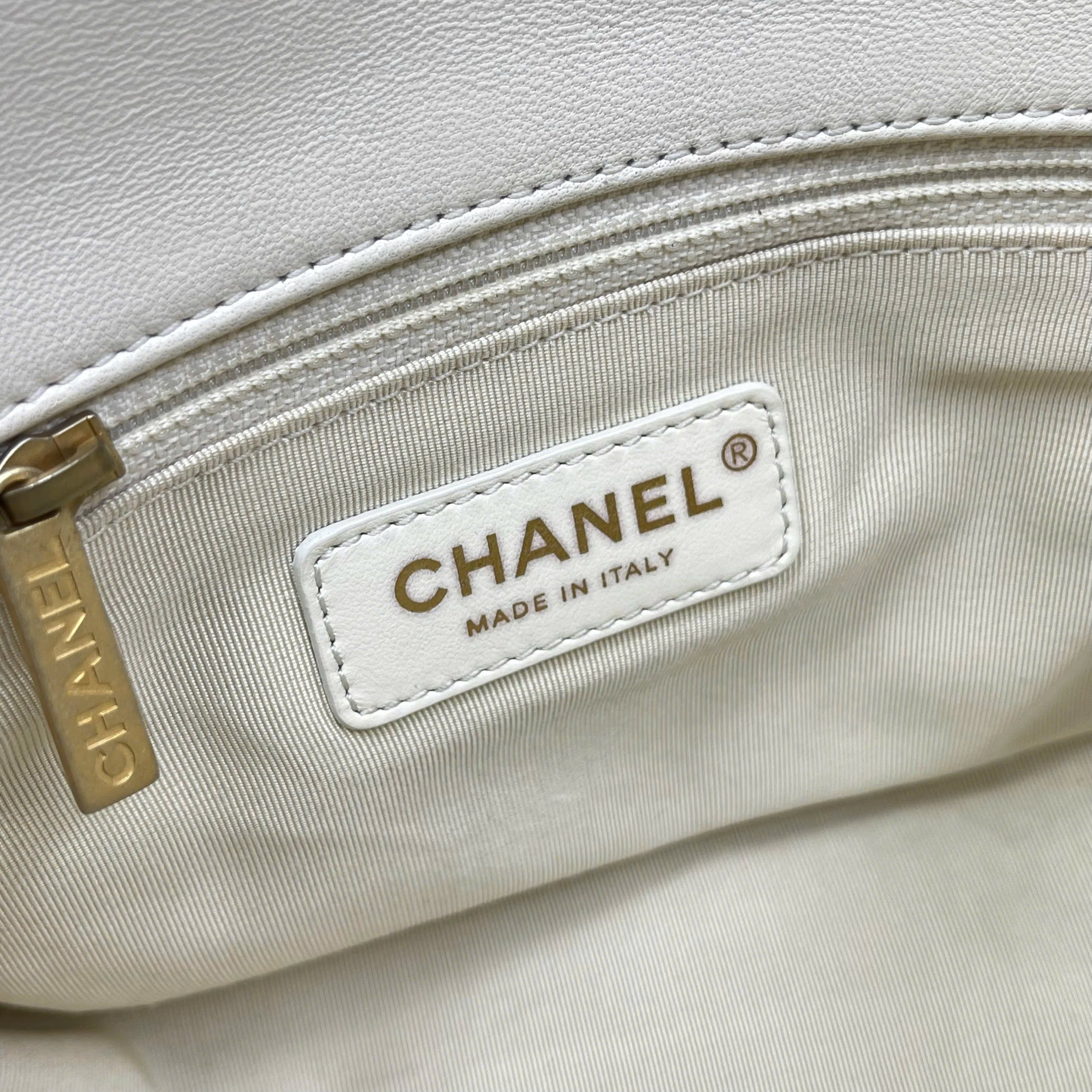 Chanel Classic Flap mini da lambskin màu trắng