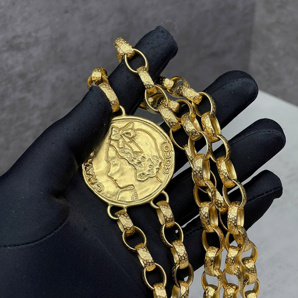 Chanel Classic Flap mini da lambskin màu trắng