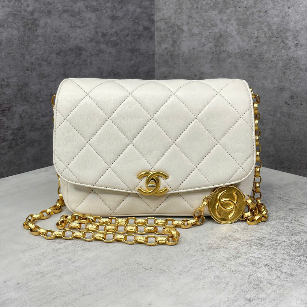Chanel Classic Flap mini da lambskin màu trắng