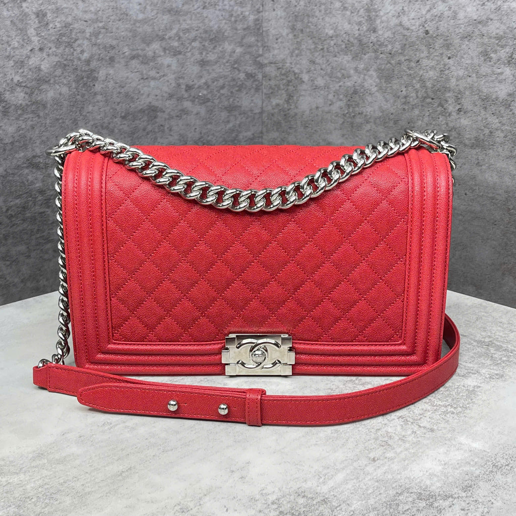 Chanel Boy da caviar màu đỏ khóa bạc